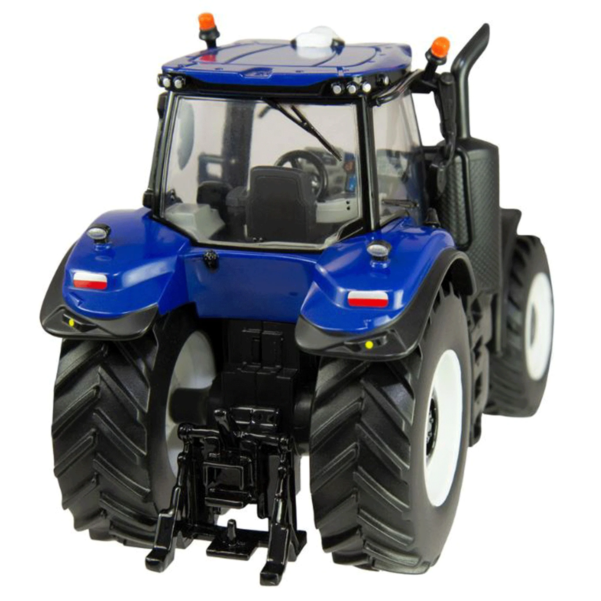 Britains New Holland T8 435 Tractor 1:32 Scale - Image 3