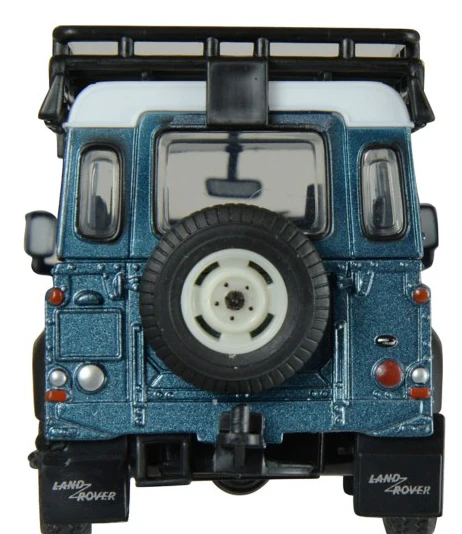 Britains New Land Rover Defender + Accessories 1:32 Scale - Image 3