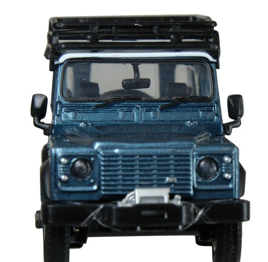 Britains New Land Rover Defender + Accessories 1:32 Scale - Image 4