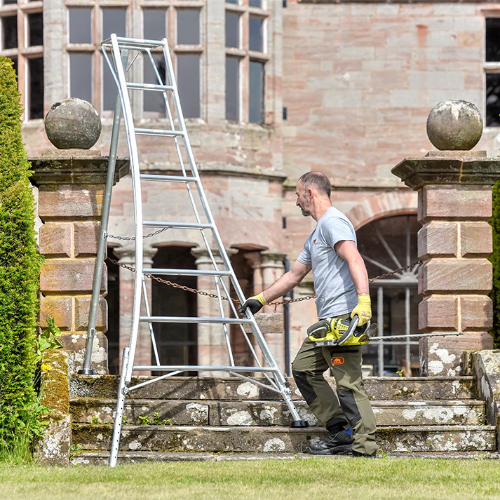 Hendon HPM240 8ft Adjustable Legs Tripod Ladder - Image 4