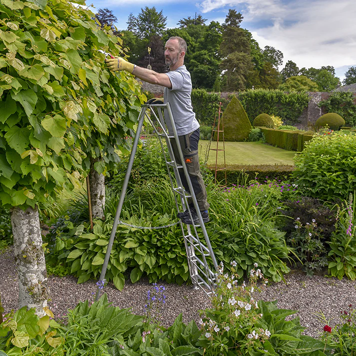 Hendon HPM240 8ft Adjustable Legs Tripod Ladder - Image 5