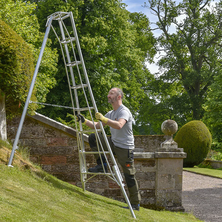 Hendon HPM240 8ft Adjustable Legs Tripod Ladder - Image 6