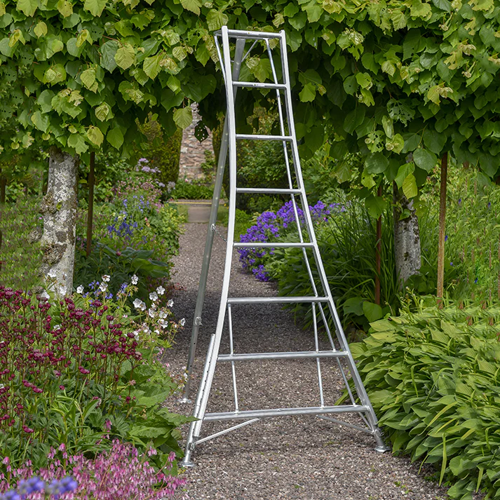 Hendon HPM240 8ft Adjustable Legs Tripod Ladder - Image 7