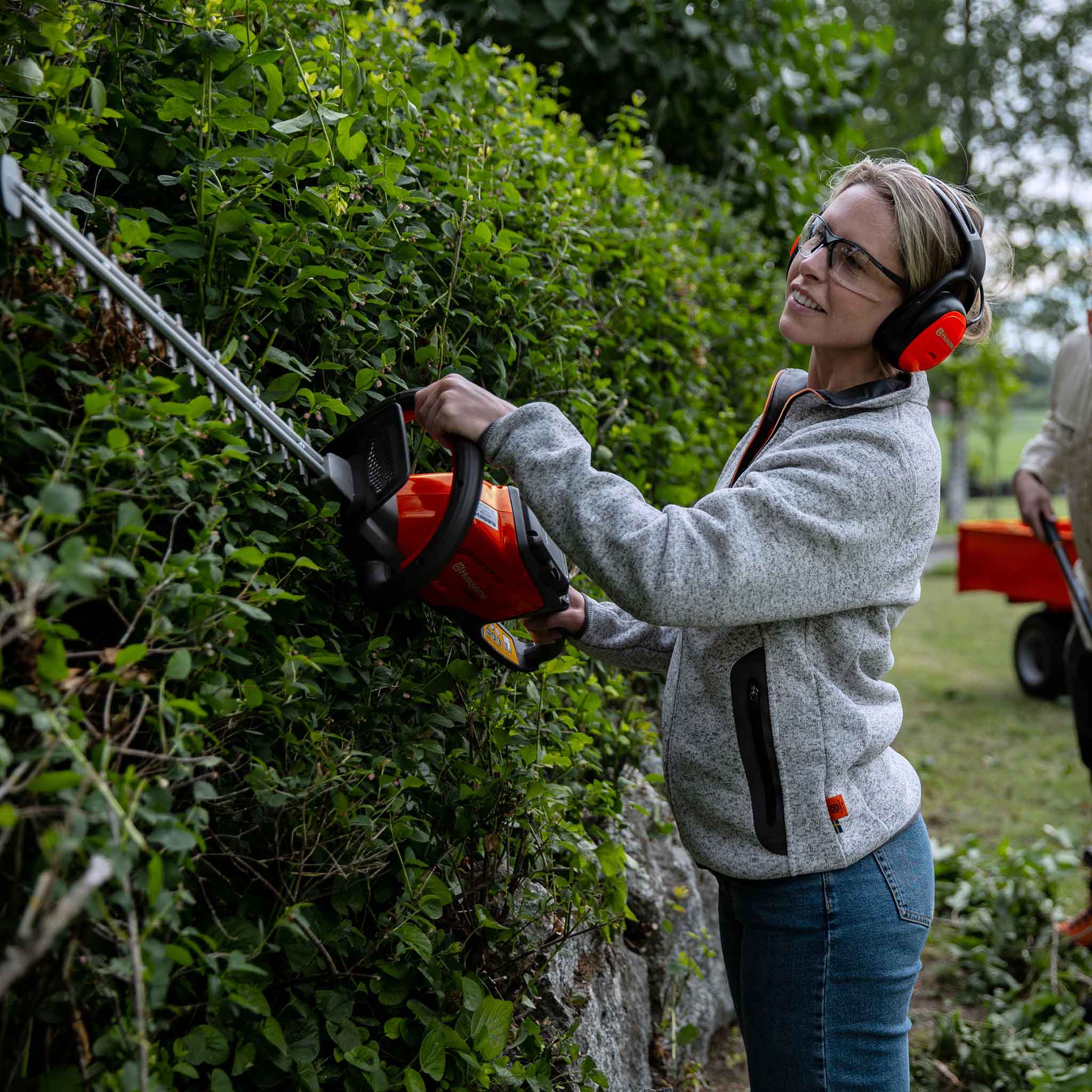 Husqvarna 115iHD45 Cordless Hedge Trimmer - Image 4