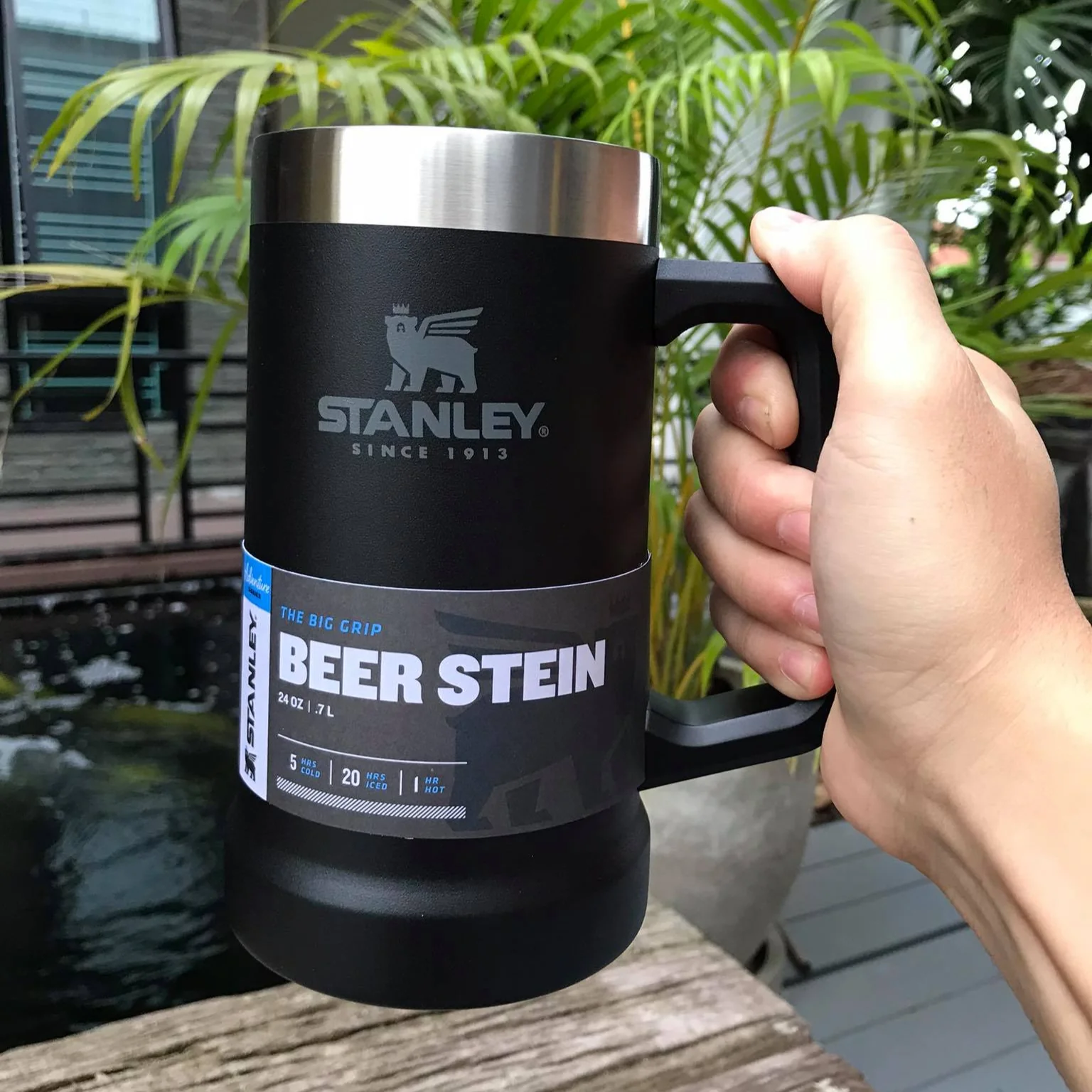 Stanley Adventure Big Grip Beer Stein 0.7L Matte Black Pebble - Image 3